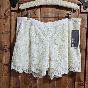 Kenneth Cole Reaction White Floral Lace Neon Green Lined 5" Shorts Size Large